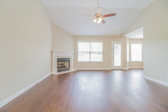 Building Photo - 2619 Danbury Cir