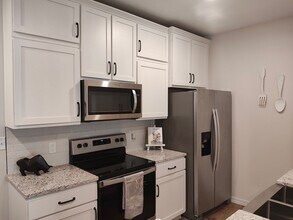Building Photo - 750 Windsor Ct