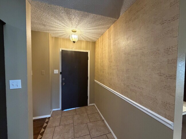 Foto del edificio - Spacious Home Located Within Few Blocks Of Schools & Close Access To Spur 327 & S. Loop 289!