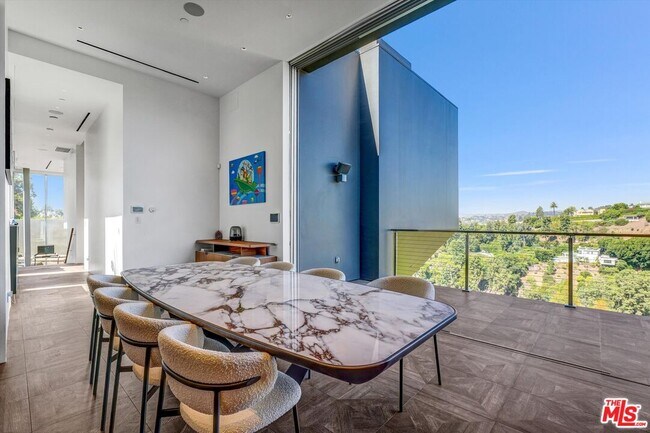 Foto del edificio - 9400 Readcrest Dr