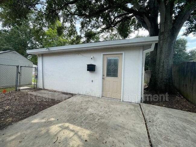 Building Photo - 9536 Bermuda Ave