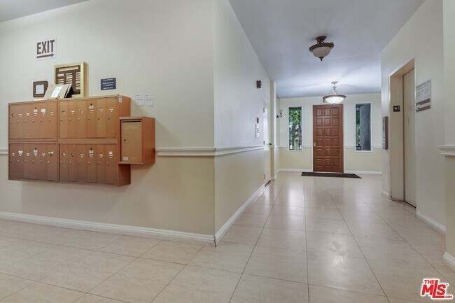 Building Photo - 4443 Ventura Canyon Ave