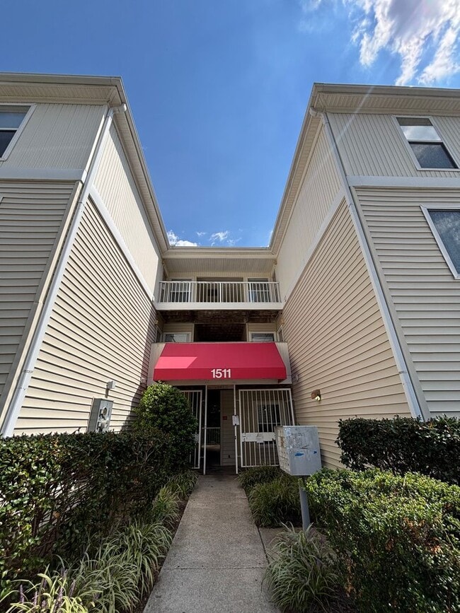 Building Photo - 1511 Graduate Ln