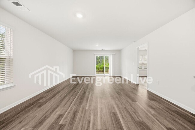 Foto del edificio - Available Now!