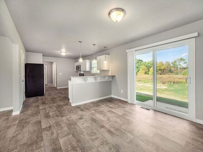 Building Photo - 17433 Silver Maple St