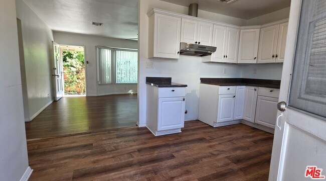 Foto del edificio - 5444 Hermitage Ave