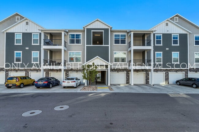 Building Photo - 627 N Sun Peak Dr