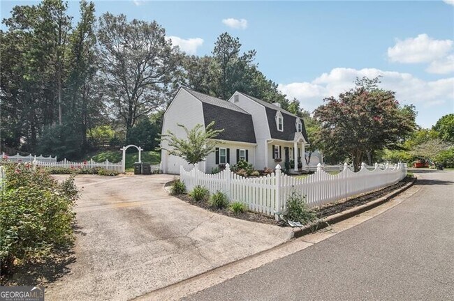 Foto del edificio - 245 Park Bridge Ln