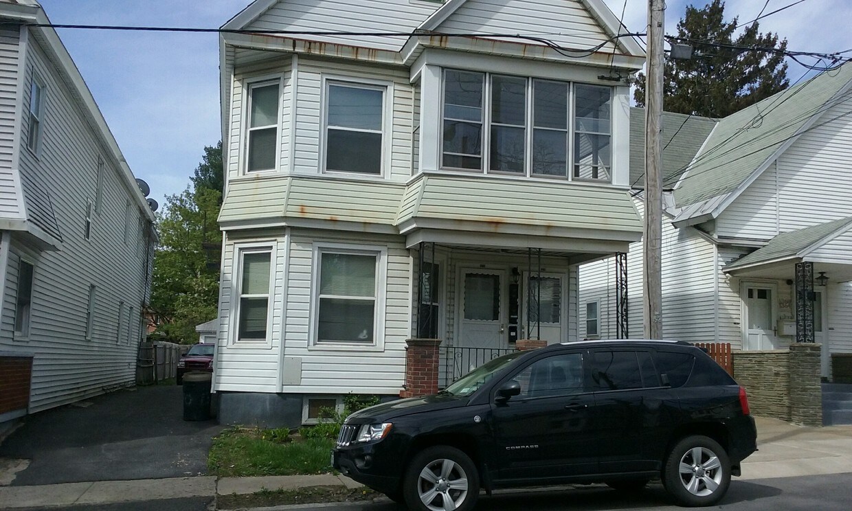 Primary Photo - 1370 Crane St