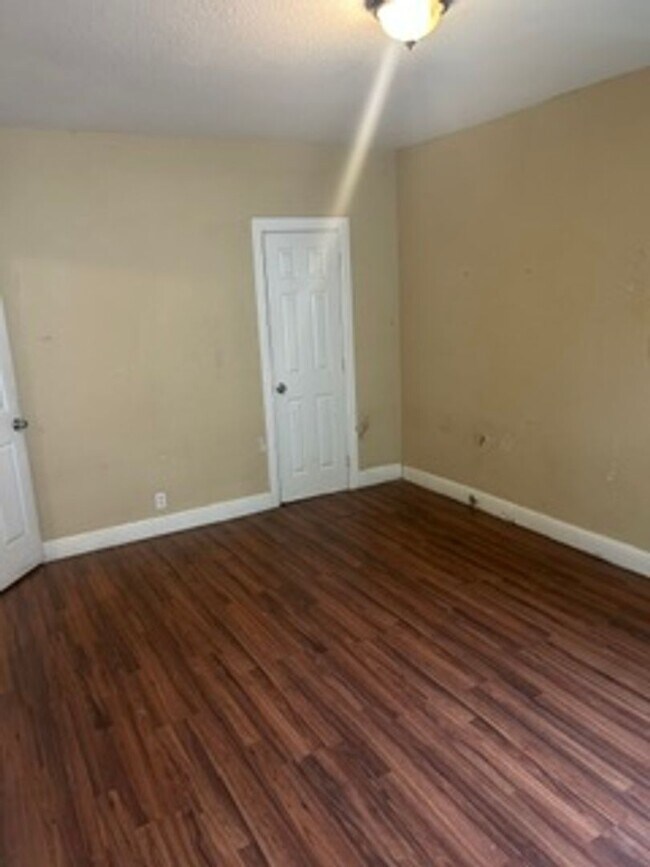 Foto del edificio - Home Available for Rent
