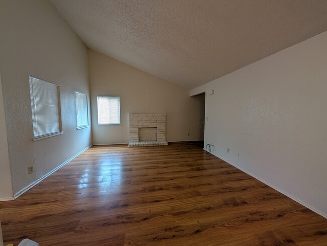 Foto del edificio - 9227 Kelley Dr