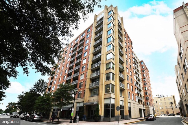 Building Photo - 1020 N Highland St