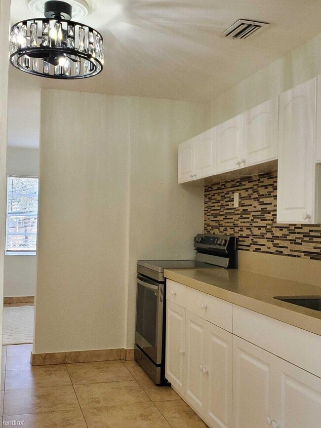 Foto del edificio - 3 br, 2 bath House - 528 Monceaux Rd Fl 33405