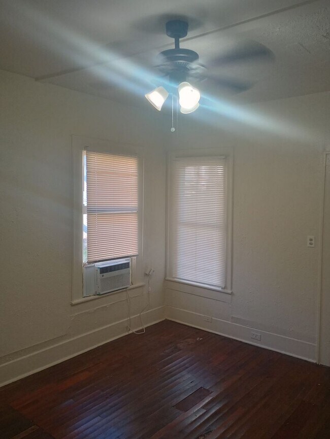 Foto del edificio - Spacious One Bedroom Duplex - East Fort Worth