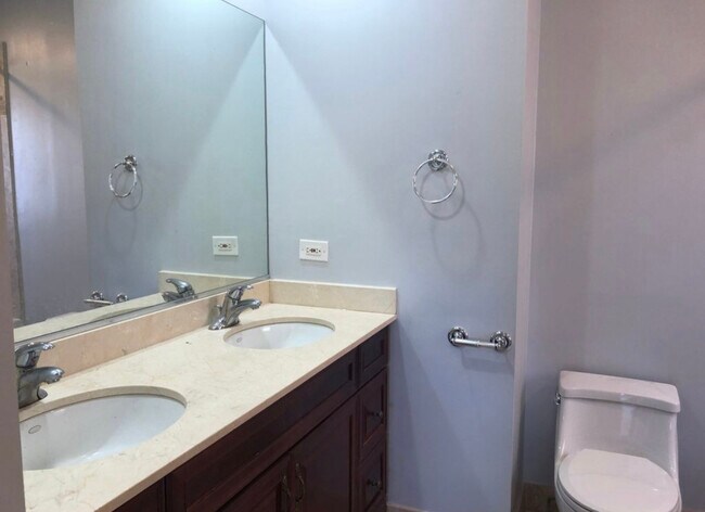 Foto del edificio - 2525 W Farragut Ave