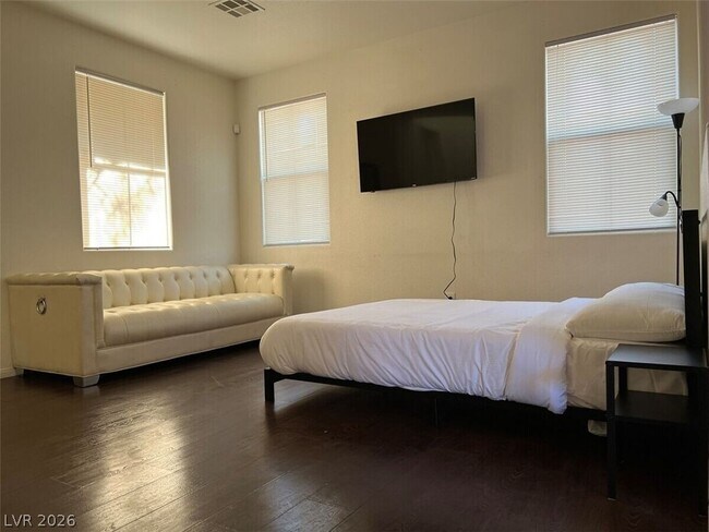 Foto del edificio - 3314 Cave Primrose St
