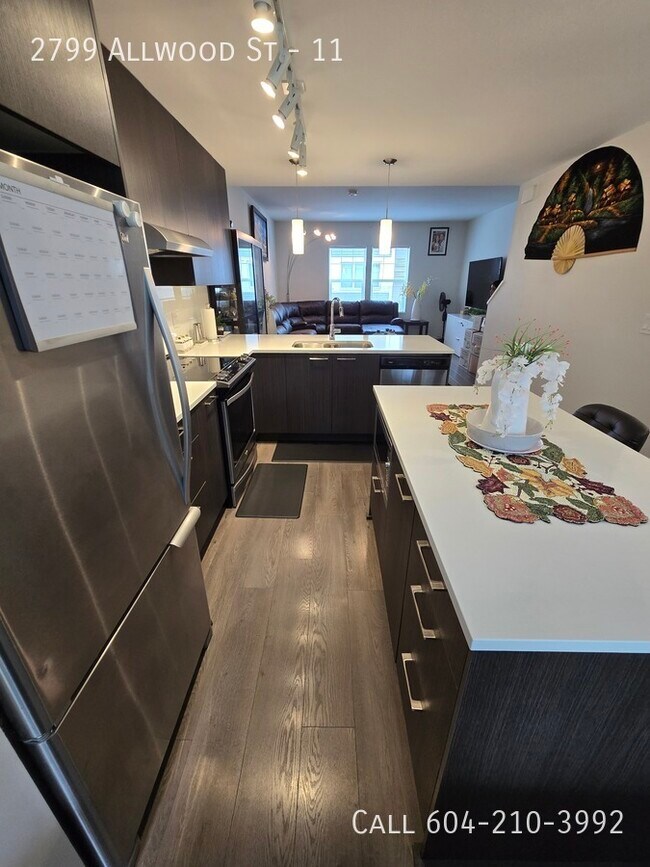 Photo du bâtiment - Modern Townhouse in Central Abbotsford
