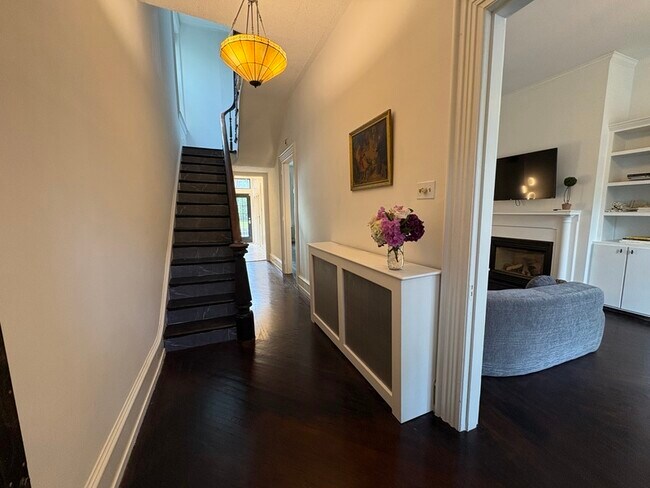 Foto del edificio - 615 W Market St