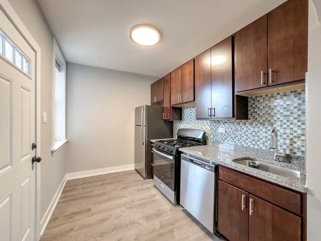 Building Photo - 4411 N Wolcott Ave