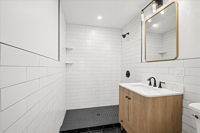 Building Photo - 183 Vernon St