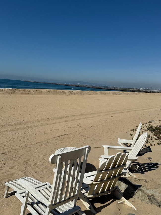 Foto del edificio - Surfside Colony Gated Community - Tri-Level Beachfront | 4Bd/2.5Ba | Ocean Views