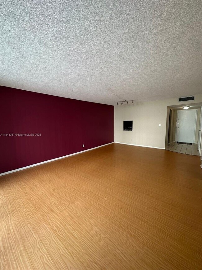 Foto del edificio - 16710 NE 9th Ave