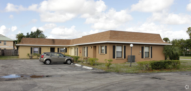 Building Photo - Wedgewood Way Apartments