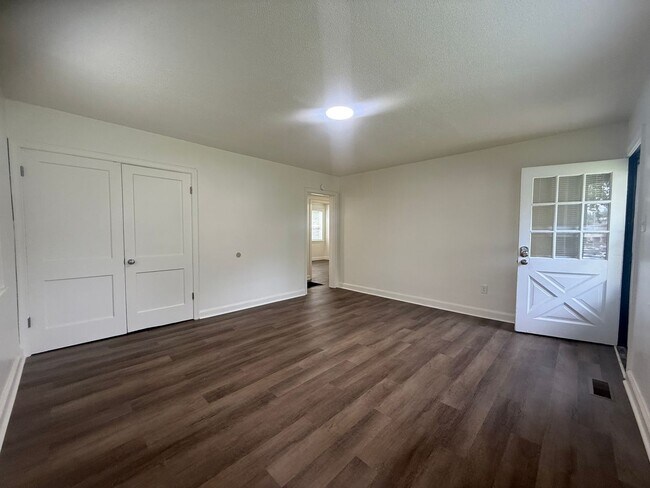 Foto del edificio - 24-26 Carson Ln Bristol TN 37620
