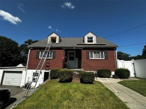 Building Photo - 8 Shale Rd