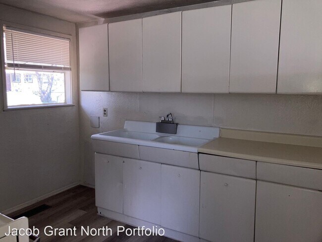 Building Photo - 2 br, 1 bath House - 725 Sharp Place