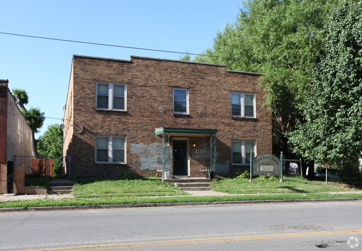 Primary Photo - 4511 E 9th St