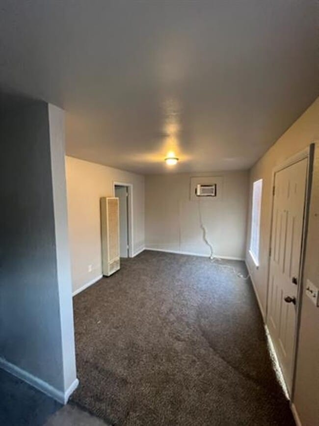 Building Photo - 1 Bed Duplex