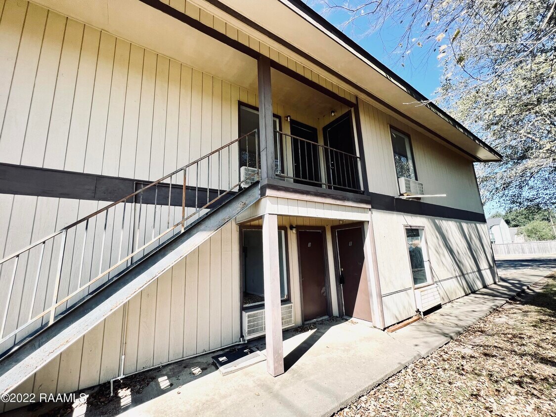 303 Cougar Ridge Unit 8, Lafayette, LA 70508 Room for Rent in