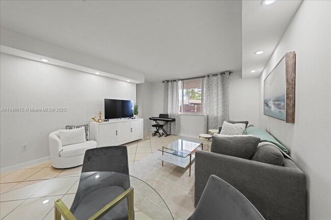 Building Photo - 540 Brickell Key Dr