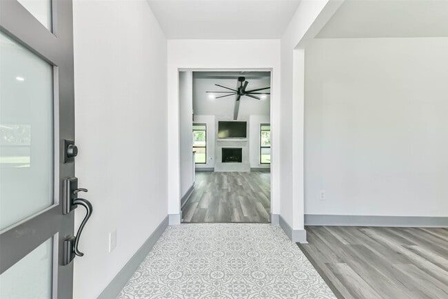 Building Photo - 4102 Honey Oaks Dr