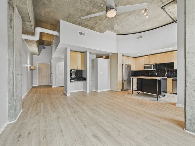 Foto del edificio - Stunning Glass House Condo with Mountain Views | 1 Bed | 1 Bath | Riverfront Park