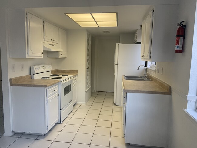 Building Photo - 10514 Ashwood Dr