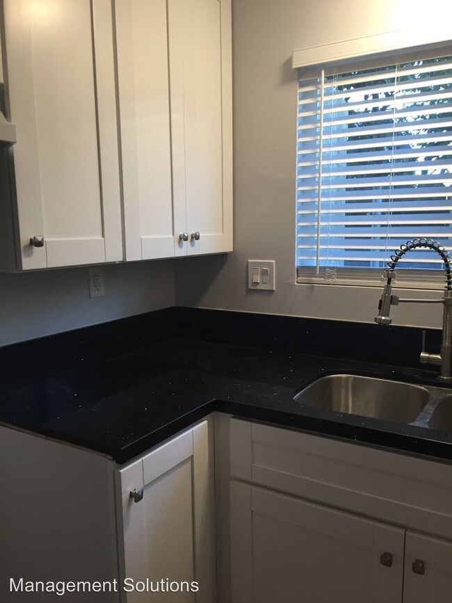 Foto del edificio - 4586 Hawley Blvd