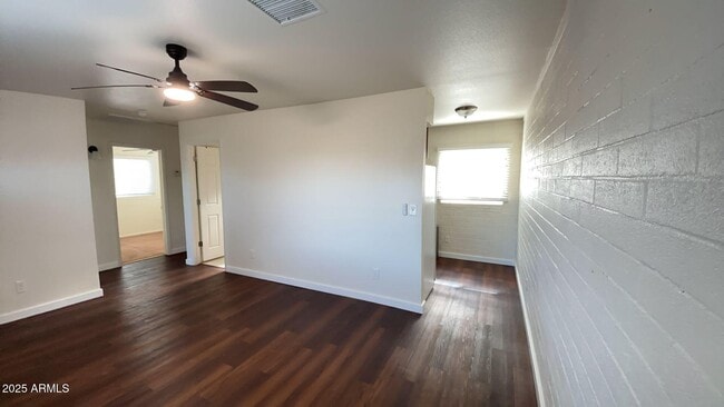 Building Photo - 1411 E Sierra St