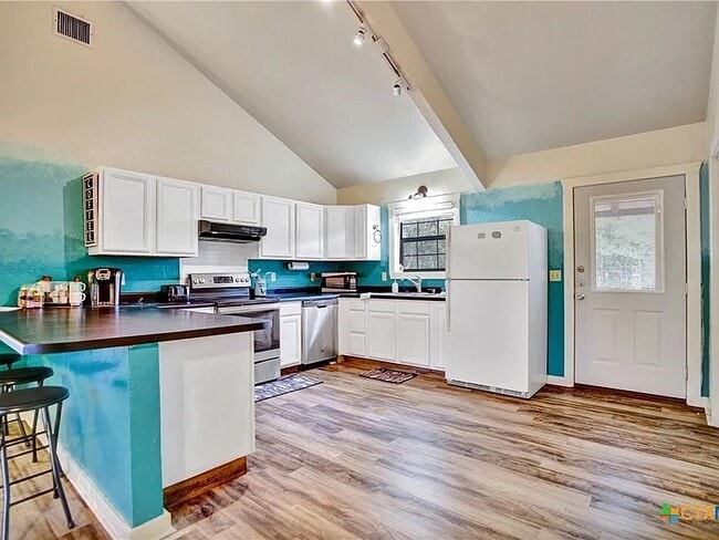 Building Photo - 818 Fawn River Dr