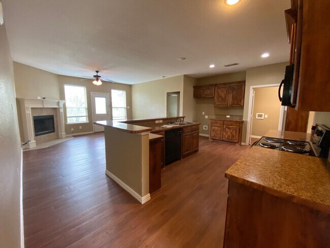 Building Photo - Charming 3-Bedroom Home Just Minutes from ...