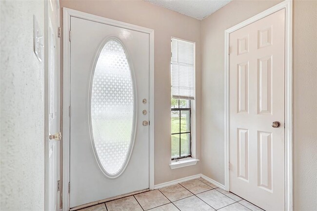 Building Photo - 8704 Clearbrook Trail