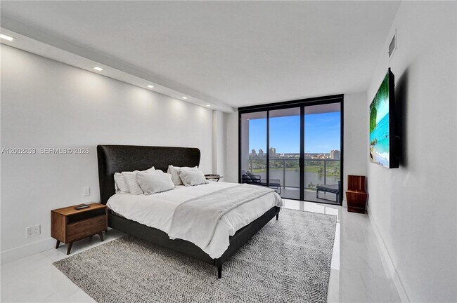 Foto del edificio - 20281 E Country Club Dr