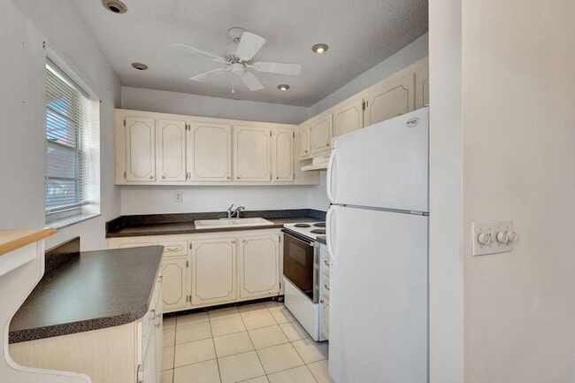 Building Photo - 332 Sheffield N