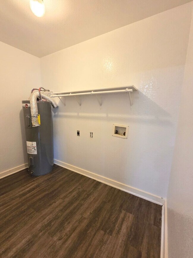 Foto del edificio - 3-Bed, 2-Bath Home for Rent in Kempner, TX
