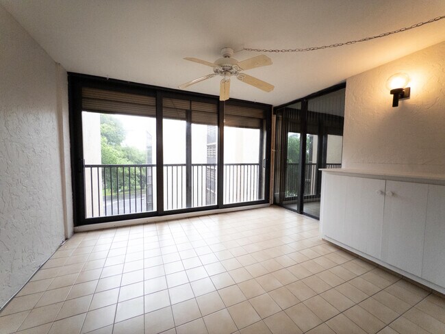 Building Photo - 2800 N 46th Ave