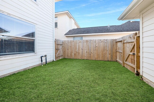 Foto del edificio - 6423 Austinville Dr