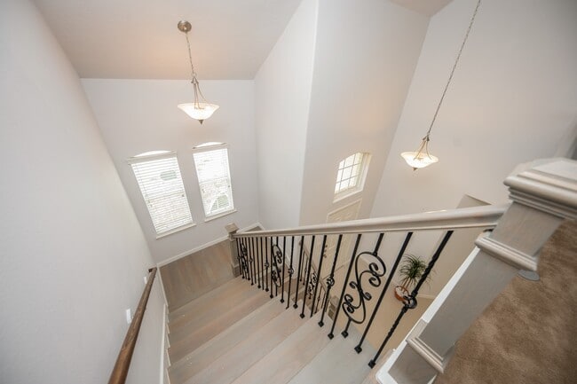 Building Photo - 3019 Lake Dr