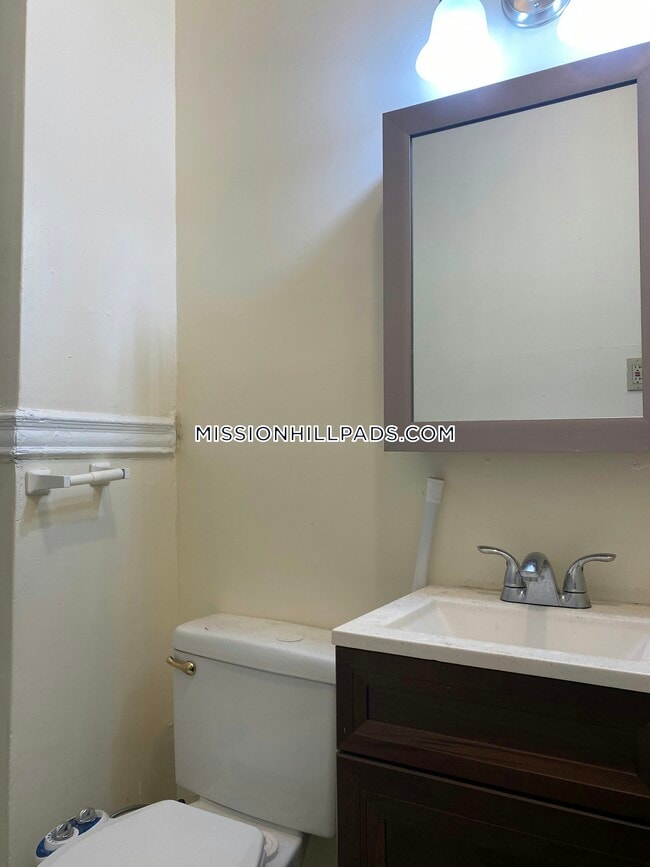 Building Photo - 360 Riverway