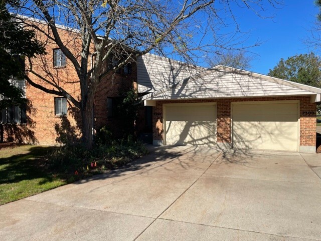 Great 2/3 Bedroom Condo, Okemos - 2300 Coyote Creek Dr